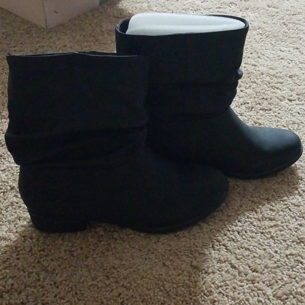 Shoes - Picture 2 of 2